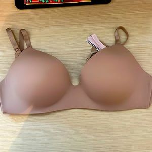Victoria’s Secret wireless T-shirt bra 38C